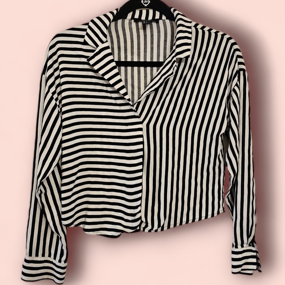 Forever 21 Shirt Women's White & Black Striped Button Down Collared Size Small